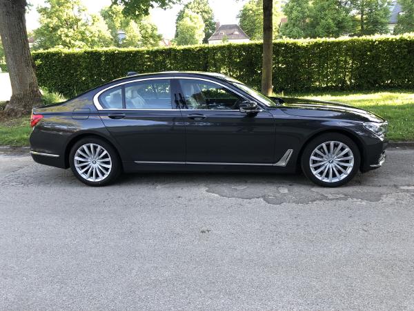 BMW 730 XDRIVE BERLINA vista laterale